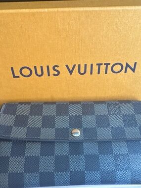 LV wallets!! 💯 Authentic!
